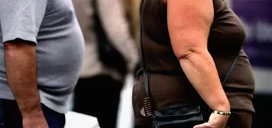 نصيحة طبية للنساء.. لا تأكلي مثل الرجال