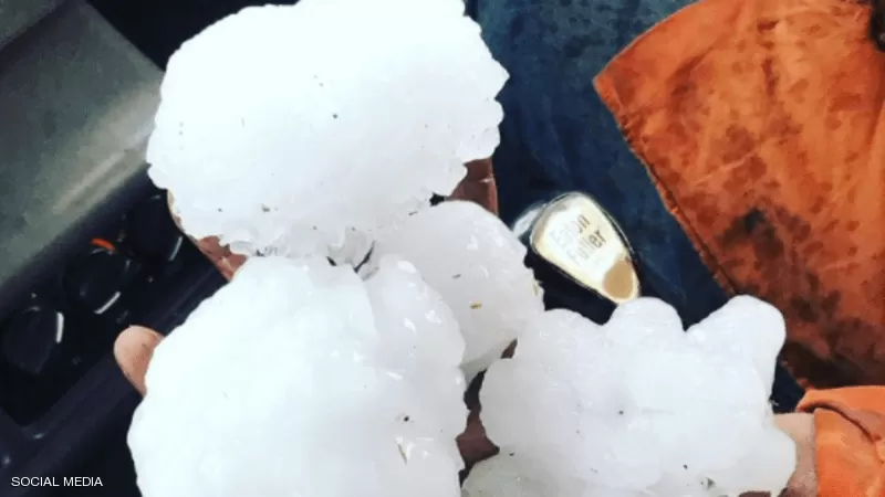 بحجم البرتقال.. عاصفة بَرَد هوجاء تروع مناطق في أستراليا