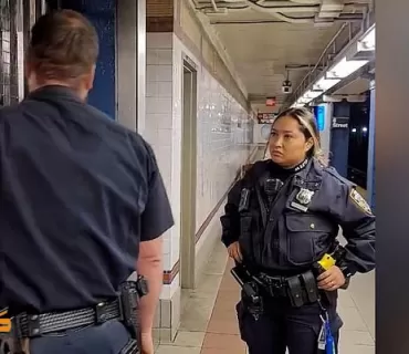 پۆلیسی شاری نیویۆرک گەنجێك لە وێستگەی میترۆ دوور دەخەنەوە