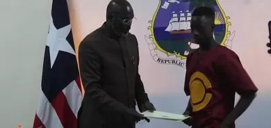 گەنجێک کە 50,000 دۆلاری بۆ خاوەنەکەی گەڕاندەوە بوو بە 