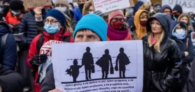 Li Polandê dijî vegerandina koçberan dayikan dest bi xwepêşandanan kirin