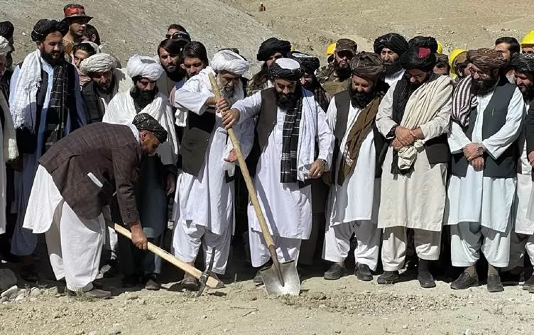 Taliban li şûna pereyan genim dide karkeran
