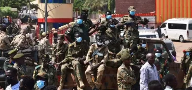 بلينكن: واشنطن ترفض بشدة حل الحكومة الانتقالية بالسودان