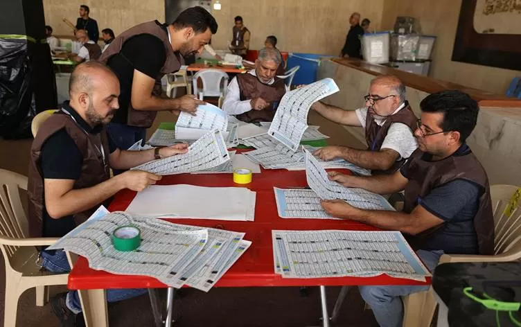 مفوضية الانتخابات تعلن إتمام عمليات العد والفرز اليدوي في محطات نينوى