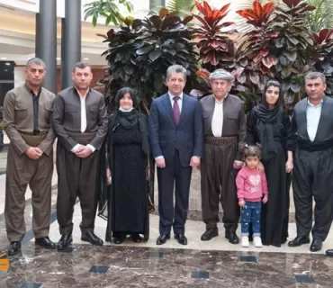 سەرۆکی حکومەتی هەرێمی کوردستان پێشوازی لە بنەماڵەی شەهید ئیبراهیم خدر هێرۆیی دەکات