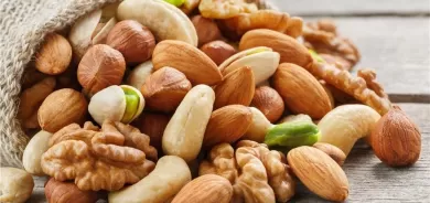 خبير تغذية يكشف أضرار المكسرات ويحدد الطريقة الصحيحة لتناولها