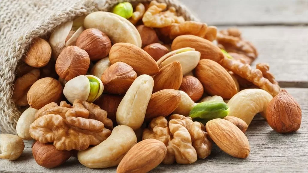 خبير تغذية يكشف أضرار المكسرات ويحدد الطريقة الصحيحة لتناولها