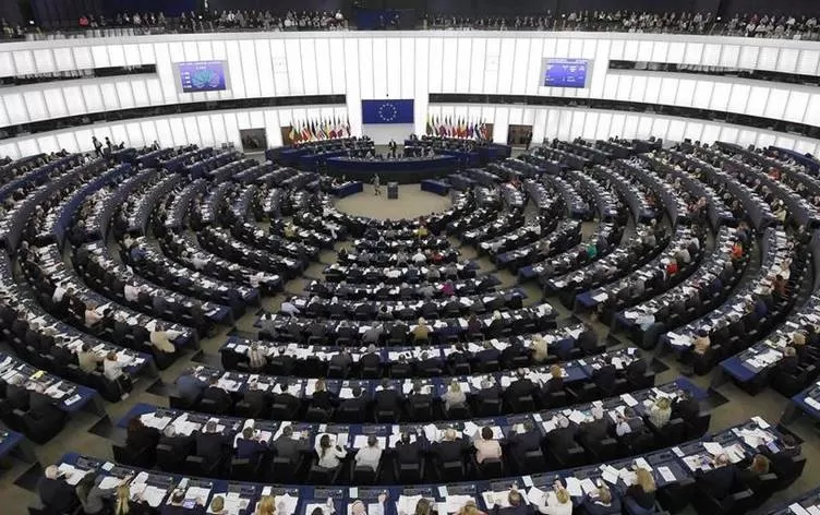 Parlamentoya Ewropayê li dijî Komîsyona Ewropayê gilî tomar kir