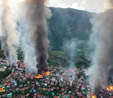 حکومەتی سەربازیی میانمار، هێزەکانی بەرگریی گەلی تۆمەتبار کردووە کە ئاگریان لە شاری تانتلانگ بەرداوە