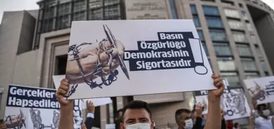 Ji 58 rojnamevanan re 896 sal cezayê girtîgehê hat xwestin