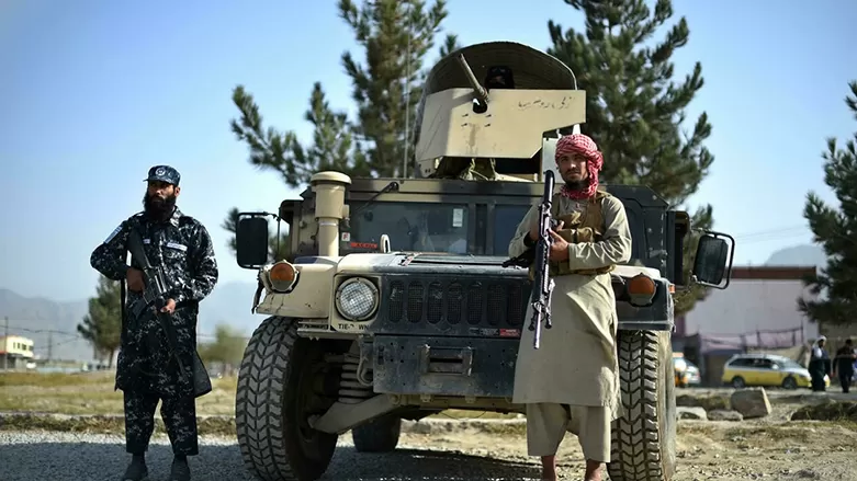 65 çekdarên DAIŞê xwe radestî desthilatên Efxanistanê kirin