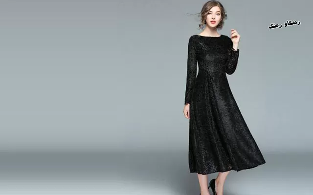 كراسی درێژی رەش جلی شاهانەیە