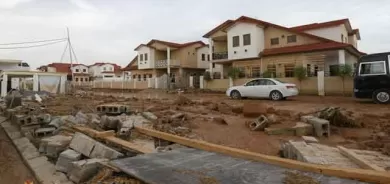 ئەو ماڵانەی لەشاری زێڕین بەر لافاو كەوتوون لەلایان یەكێتی لاوانی دیموكراتی كوردستان پاككرانەوە