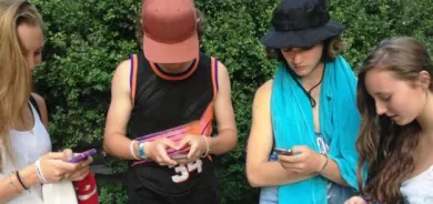 علاقتك بالهاتف الذكي: عشق أم إدمان؟