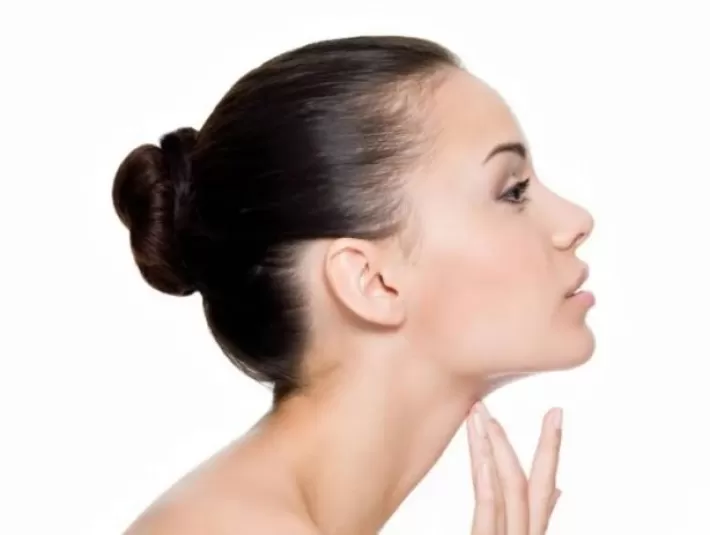 ما هو سبب نمو شعرة واحدة أسفل الذقن؟