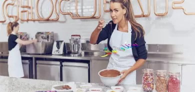 تەنیا بە زمانی كار دەكات