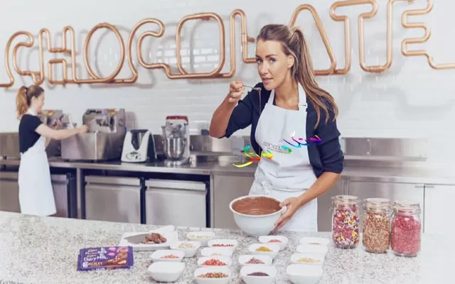 تەنیا بە زمانی كار دەكات