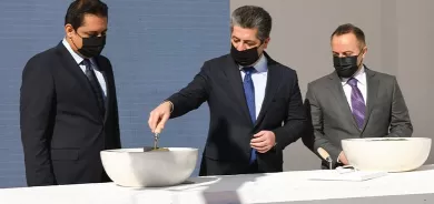 رئيس حكومة إقليم كوردستان يُرسي الحجر الأساس لمدرسة في القرية الكورية بأربيل