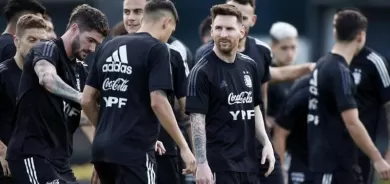 ميسي جاهز للعب أساسيا مع الأرجنتين ومدربه يرد على سان جرمان