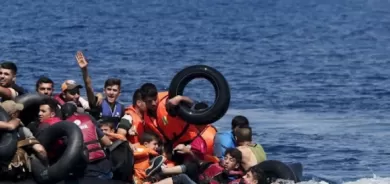 Qayîxekî penaberan li Behra Ege noqî avê bû û jineke kurd jiyana xwe ji dest da