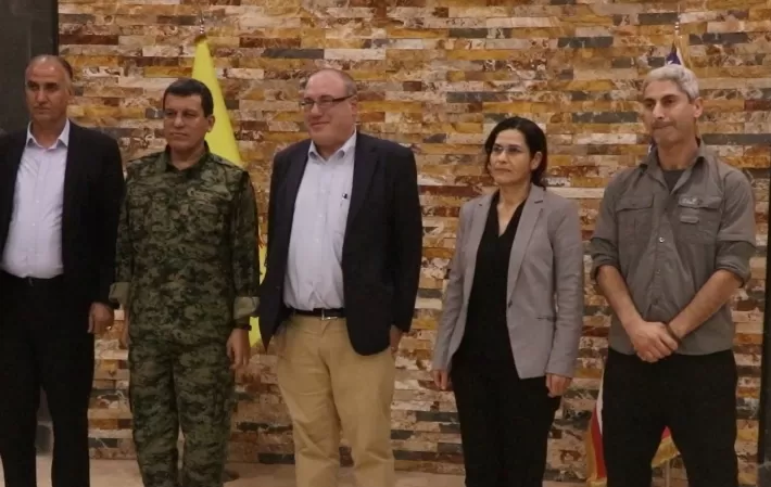 قائد ‹قسد› يلتقي وفداً من الخارجية الأمريكية