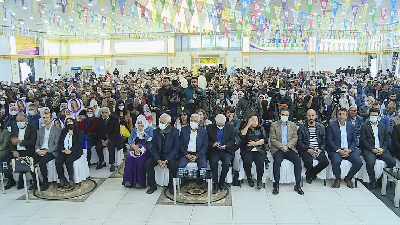 HDPê li Diyarbekirê 3yemîn Kongreya Awarte li dar xist