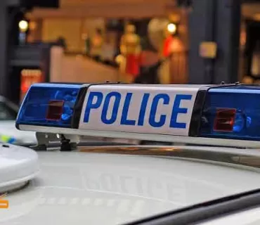 دوای تەقینەوەی ئۆتۆمبێلێکی بۆمبرێژکراو پۆلیسی بەریتانیا سێ کەسی دەستگیرکرد