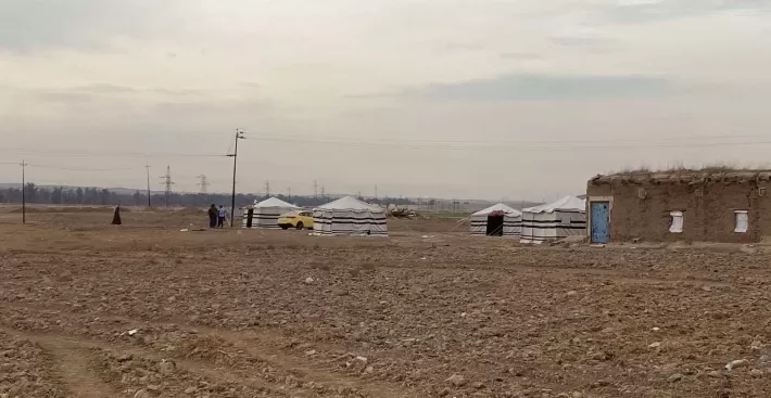 Kerkûk – Erebên hawirde li nav gundekî kurdan de çadir vedan!