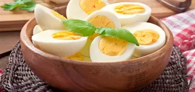 ماذا يحدث لصحتك عند الإفراط في تناول البيض؟