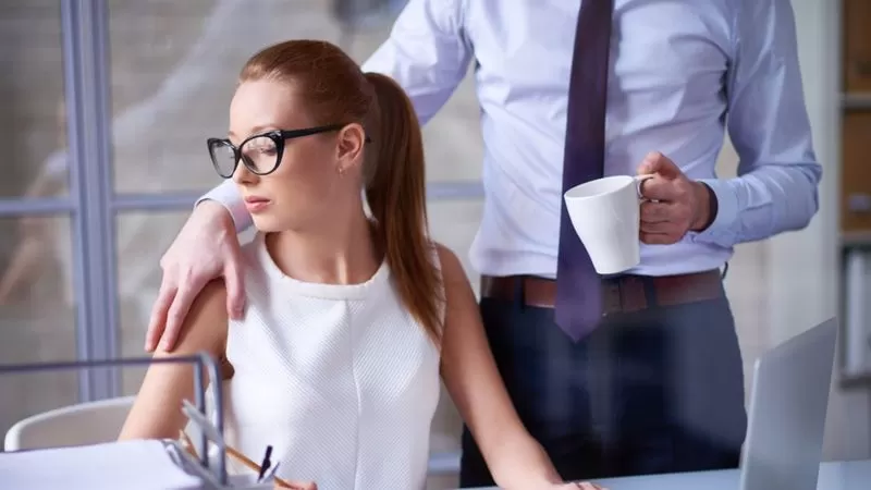 التحرش الجنسي: ما الآثار طويلة الأمد للتعرض له في مكان العمل؟