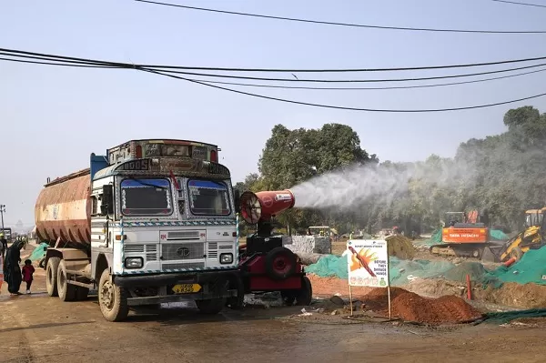 New Delhi’s air still ‘very poor’ despite emergency measures