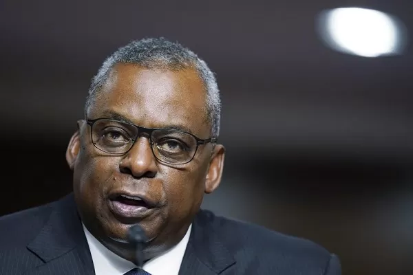 US defense chief vows to counter Iran in visit to Bahrain