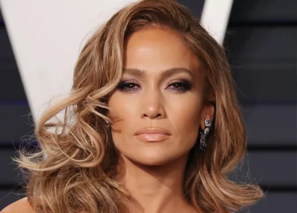 جنیفەر لۆپێز واز ناهێنێ