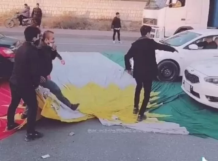 Parlementerekî Kurdistanê: Li Silêmaniyê bê hurmetî li alaya Kurdistanê hat kirin