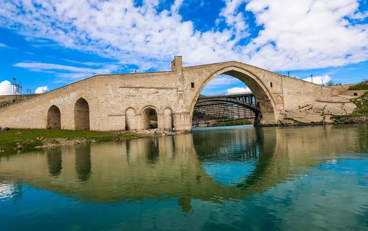 Farqîna kevnar û dîrokî li benda geştiyaran e