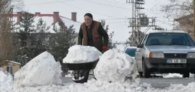 Li Qersê berf û serma bandorê li jiyana xelkê dike