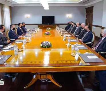 سەرۆکی حکومەتی هەرێمی کوردستان پێشوازی لە ژمارەیەک وەبەرهێنەر دەکات