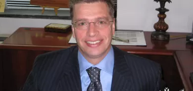 یانیس ستیڤاچتیس  بەڕێوەبەری پڕۆگرامی دیراساتی نێودەوڵەتی لە زانكۆی تەقەنی ڤێرجینیا بۆ گوڵان:     ئەمریكا كەمتر بایەخ بە ڕۆژهەڵاتی ناوەڕاست دەدات