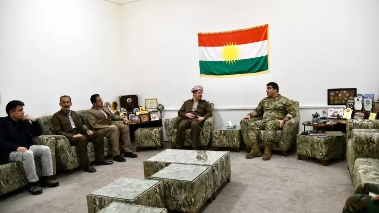 Mesrûr Barzanî serdana sengerên Pêşmerge li Mexmûrê dike