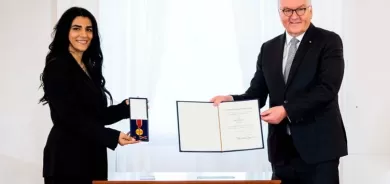 Jina Kurd a ji Rojava li Almanyayê Nîşana Rûmetê wergirt