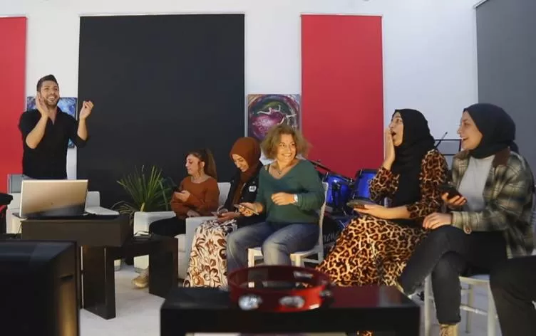 Li Stenbolê atolyeyeke hunerê bi cudahiya xwe balê dikşîne