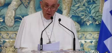 پاپا فرانسیس پەناخوازانی دوورگەیەكی یۆنان بەسەر دەكاتەوە