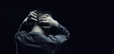 كيف يتعامل الآباء مع الأزمات النفسية التي يمر بها المراهقون؟