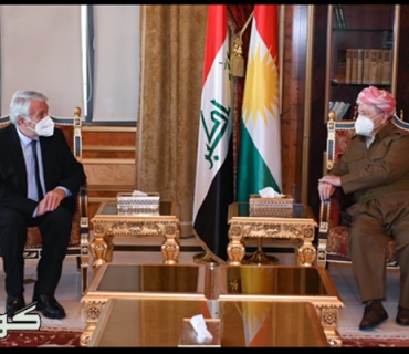 سەرۆک بارزانی پێشوازی لە جیلبێرت میتران دەکات