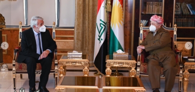 سەرۆک بارزانی پێشوازی لە جیلبێرت میتران دەکات