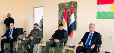 الكاظمي يصل مخمور ويجتمع مع قادة البيشمركة