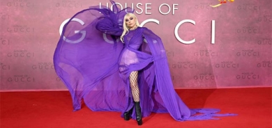 لەیدی گاگا و باڵندەی بەهەشت