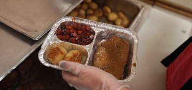 7 قواعد ذهبية للأكل في العمل.. لا تتجاهلها