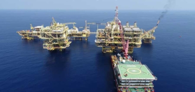 النفط يرتفع نتيجة التفاؤل بتأثير محدود لأوميكرون على النمو