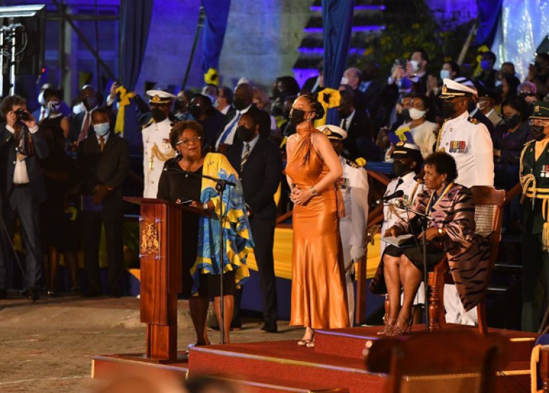 ریهانا دەبێتە پاڵەوانی نەتەوەیی نوێترین وڵات